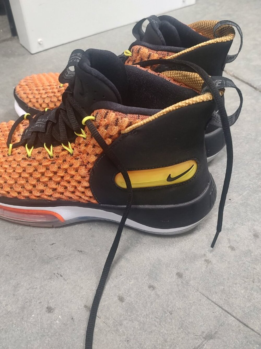 Nike - Picture 3 of 3
